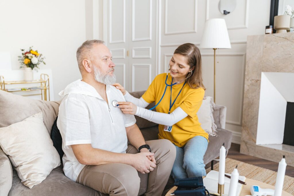Senioren Gesundheit Untersuchung Pflegeboxen für zu Hause Vorteile im Blick